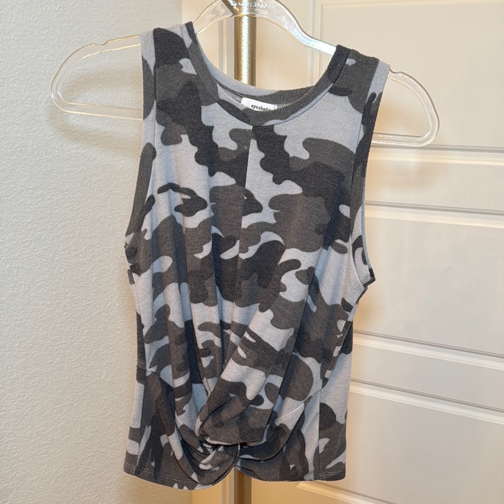 Eyeshadow Black and Gray Camouflage Tank Top - Picture 2 of 6